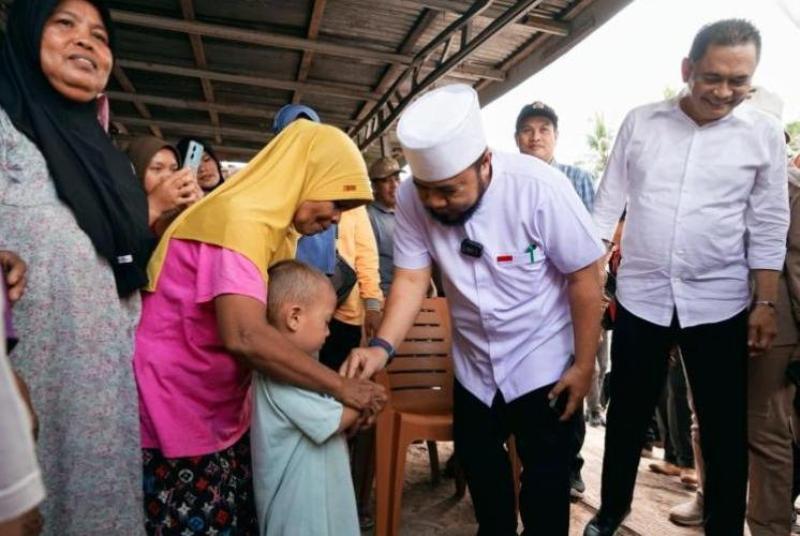 Pemkab Bengkulu Tengah dan Gubernur Salurkan Bantuan kepada Korban Banjir dan Tanah Longsor