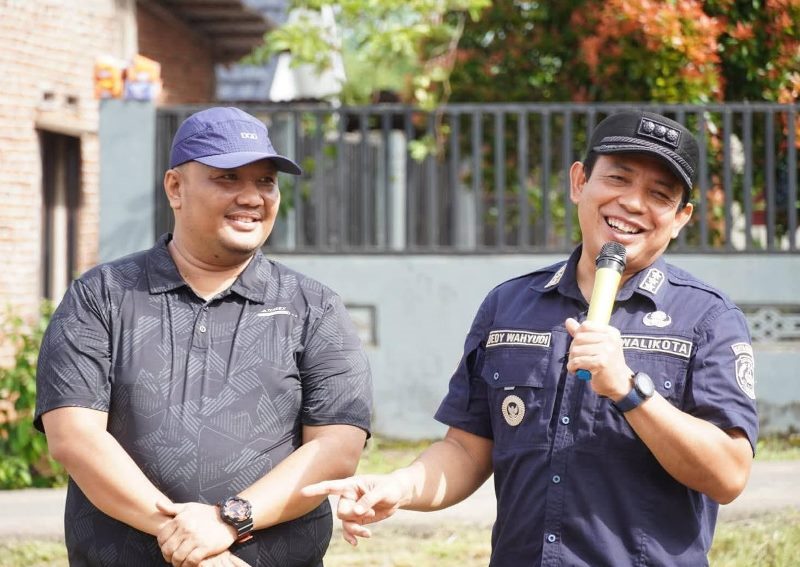 Walikota dan Wakil Walikota Tanam Pohon di Kelurahan Sidomulyo