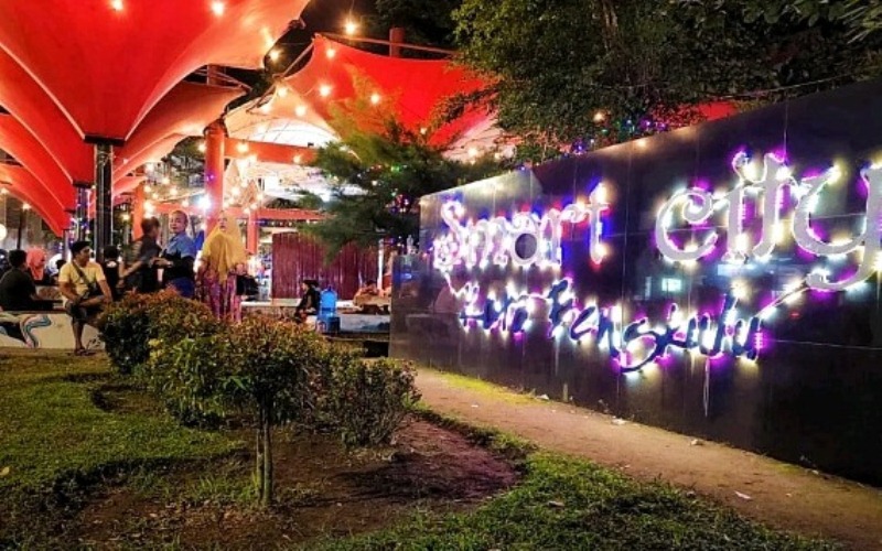 Setelah Direnovasi, Taman Smart City Makin Cantik dan Terang Benderang