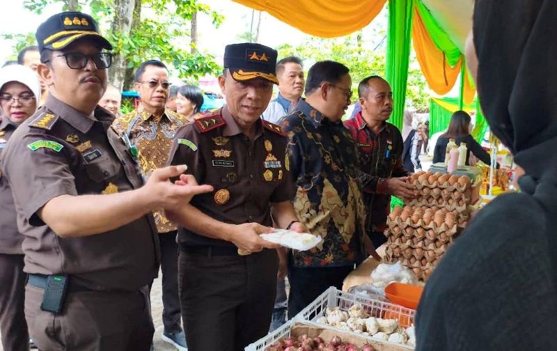  Kejati Bengkulu Gandeng Bulog Gelar Bazar Murah dan Cek Kesehatan Gratis