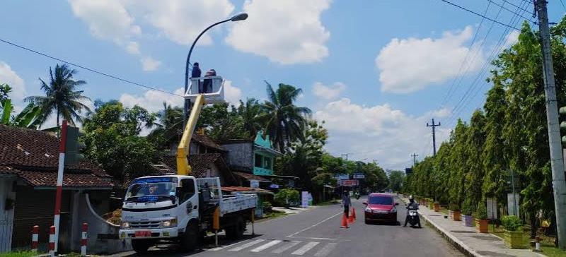  800 Unit Lampu Jalan Sudah  Dipasang  Untuk Terangi Kota Bengkulu