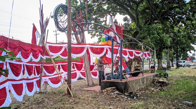 Perjuangan Pedagang Bendera Jelang HUT RI: Semangat Juang di Tengah Tantangan Tetap Membara