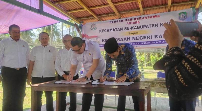 Kajari Kaur Teken MoU dengan Camat se-Kabupaten Kaur 