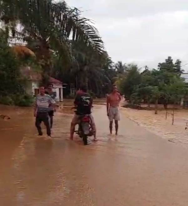 Masih Was-Was, Puluhan Rumah Warga Tebat Sibun Terendam Banjir