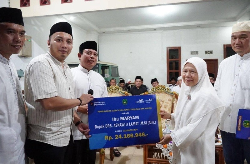 Walikota Bengkulu Serahkan Dokumen 4 In 1 Sukarami