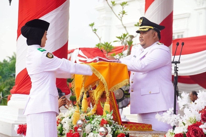  Sukses Laksanakan Upacara Penurunan Bendera,  Pemkot Bengkulu Beri Beasiswa kepada Paskibraka
