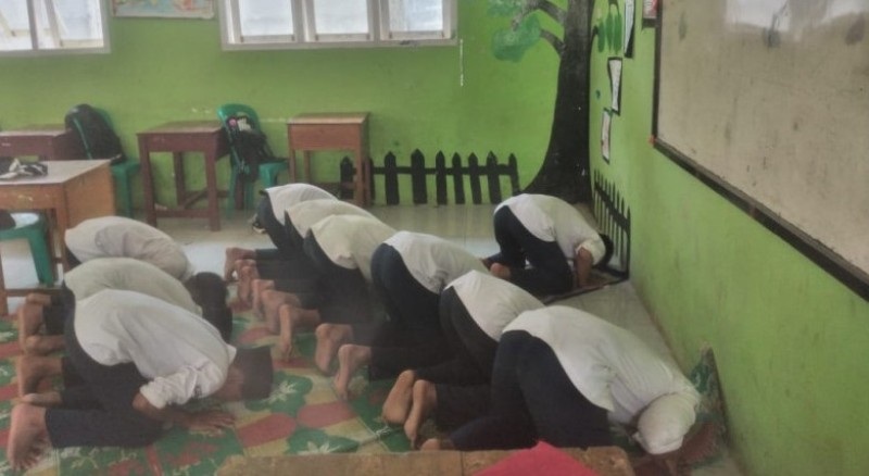 MTs Panca Mukti Bengkulu Tengah Adakan Pembentukan Karakter  Melalui Shalat Zuhur Berjamaah