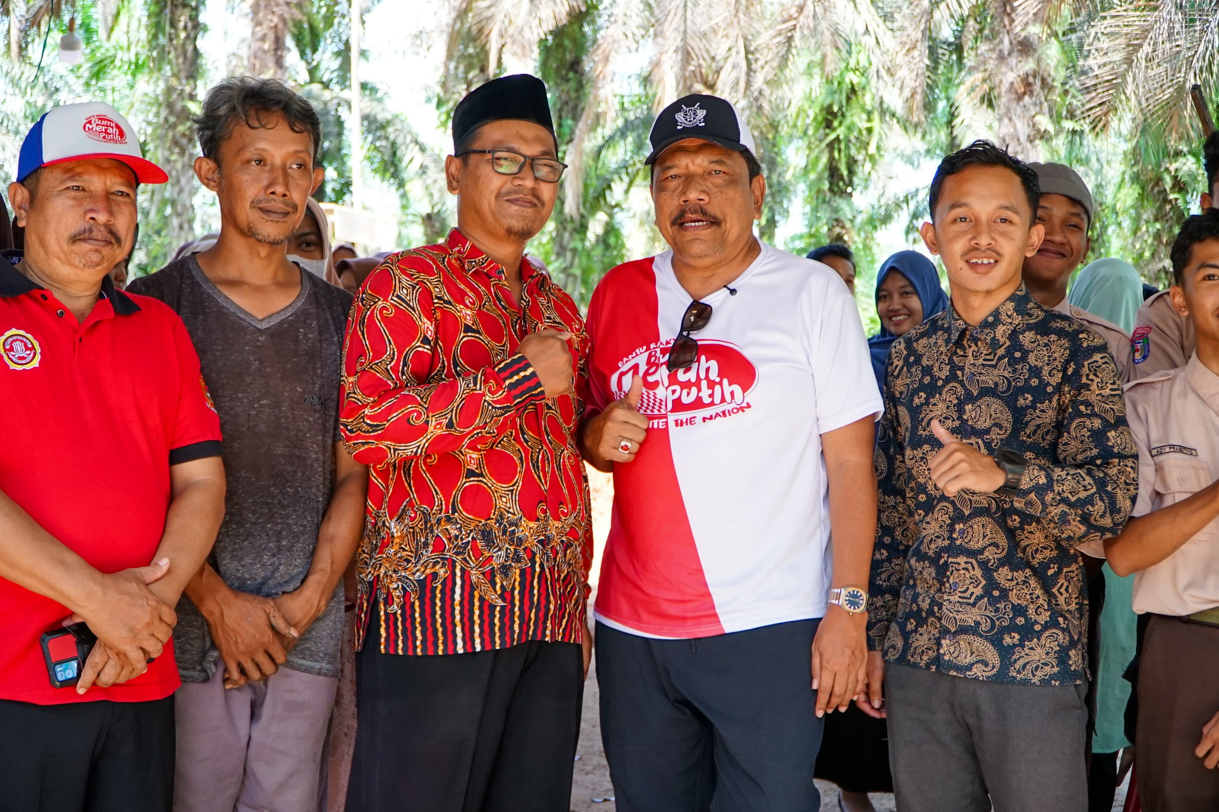 Bantu Rakyat, Wagub Mian Serahkan Bantuan Tunai untuk Korban Kebakaran