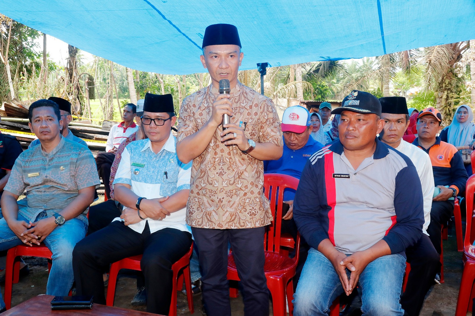 Pemkab  Kaur  Berikan Bantuan   untuk Korban Kebakaran di Tanjung Aur I