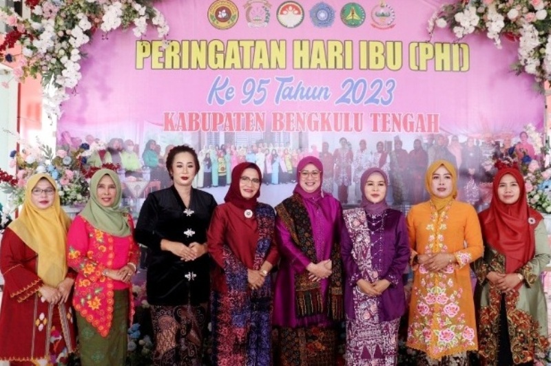 Penuh Warna, TP PKK Bengkulu Tengah Gelar Lomba Fashion Show Kebaya Nasional 