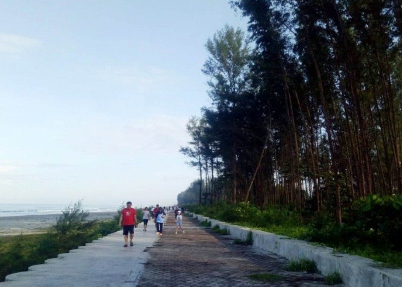 Pantai Pasir Putih Bengkulu Disulap Menjadi Area Jogging Track yang Representatif 