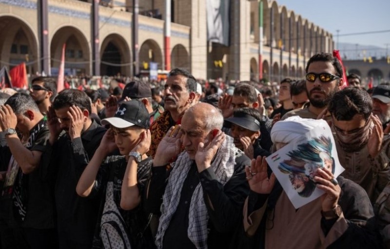 Salat Jenazah Ali Khamenei Dipimpin Ulama Senior, Mojtaba Tak Tampak di Hari Kedua Prosesi