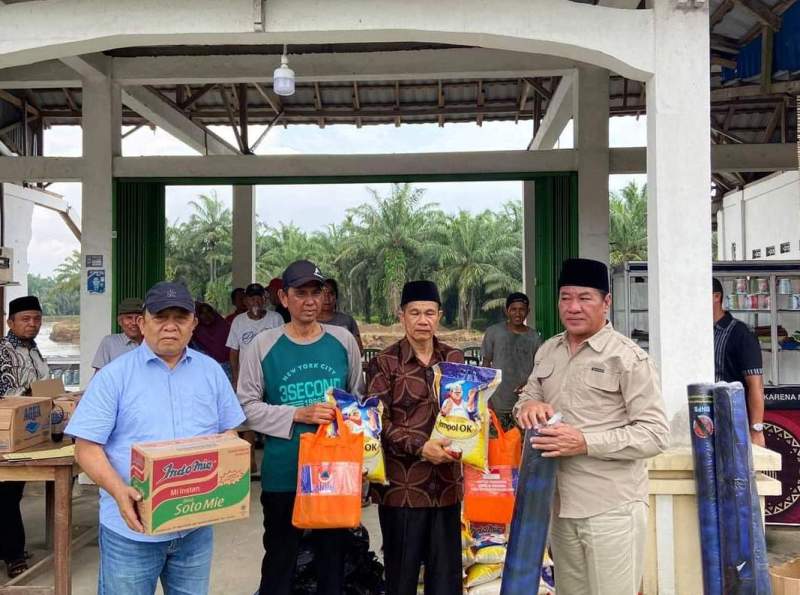 Wakil Gubernur Bengkulu  Salurkan Bantuan kepada Masyarakat  Kemang Mumpo 