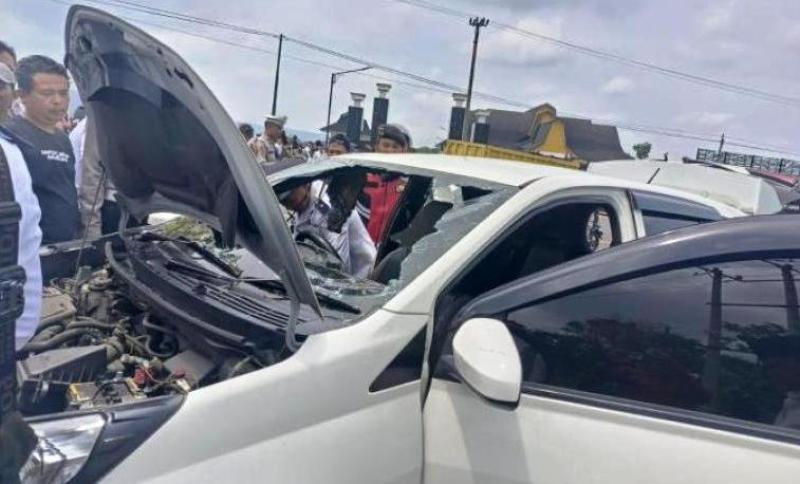  Sedang Diparkir Dipinggir Jalan, Mobil Toyota Sigra Milik Kades Jayakarta Nyaris Habis Terbakar