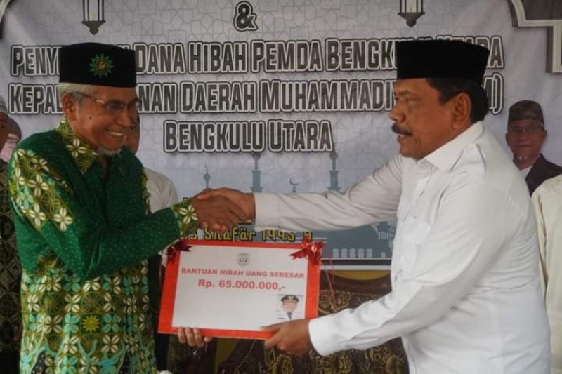 Semoga Bermanfaat, Bupati Mian Serahkan Dana Hibah untuk Muhammadiyah