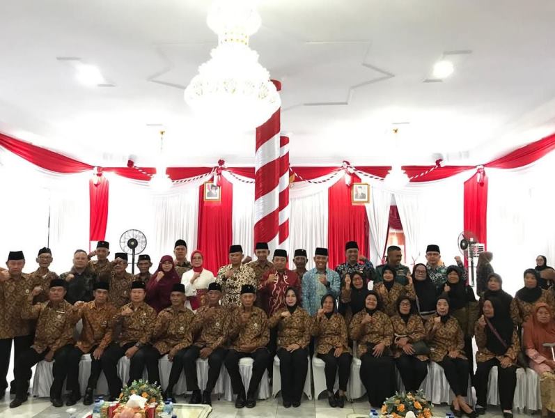 Pemkab Berikan Bingkisan dan Penghargaan Kepada 45 Orang Kalangan Veteran di Seluma