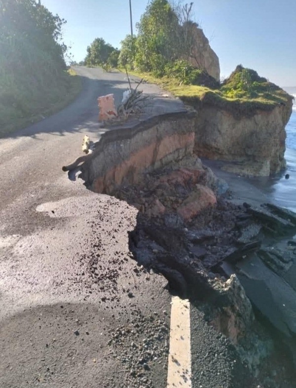 Pengendara Harus Hati-Hati,  Inilah Kondisi Jalan  Urai - Bintunan