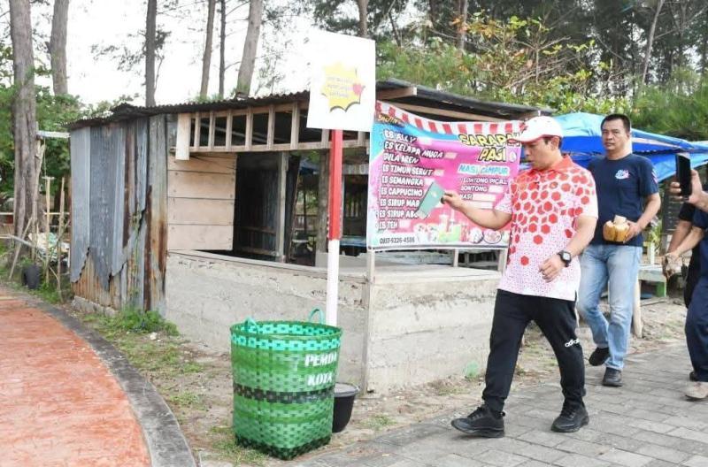 Untuk  Menjaga Pantai Panjang Semakin Bersih, Dinas Pariwisata Tempatkan 1.000 Tong Sampah 