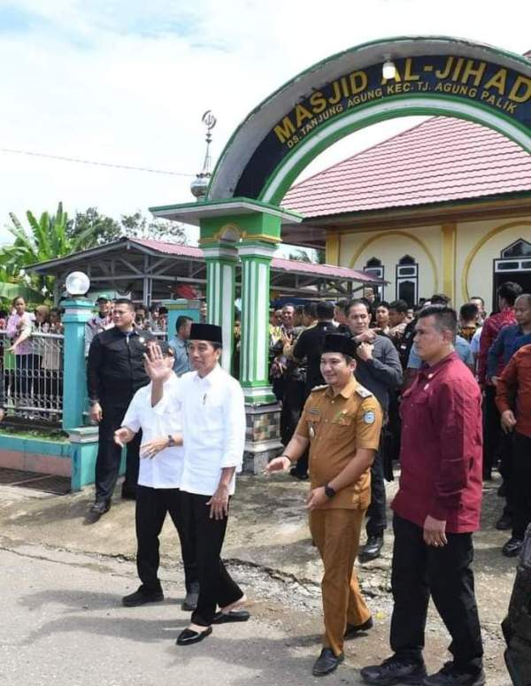 Alhamdulillah, Warga Senang Bisa Salat Jumat Bersama Presiden Jokowi di Mesjid Al-Jihad Tanjung Agung