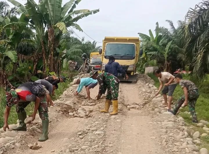 Warga Dusun Wonosalam Merdeka dari Jalan Berkubang, TMMD Terbukti Bantu Pemda Sejahterakan Rakyat