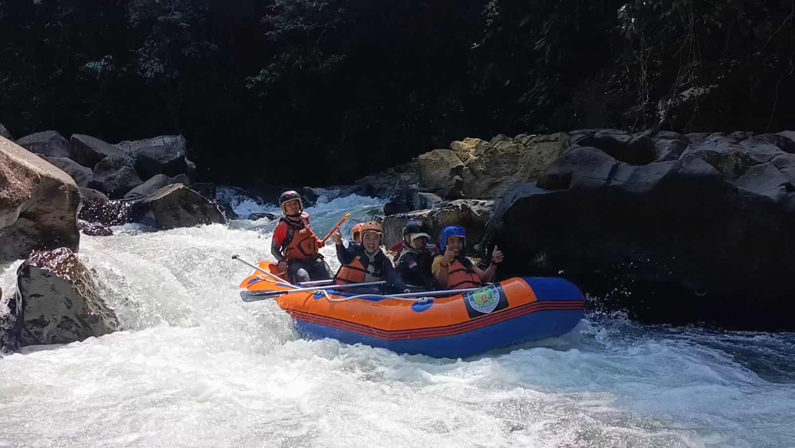 Promosikan Wisata Alam Benteng, Dispar Eksibisi Rafting Sungai NgupNgup