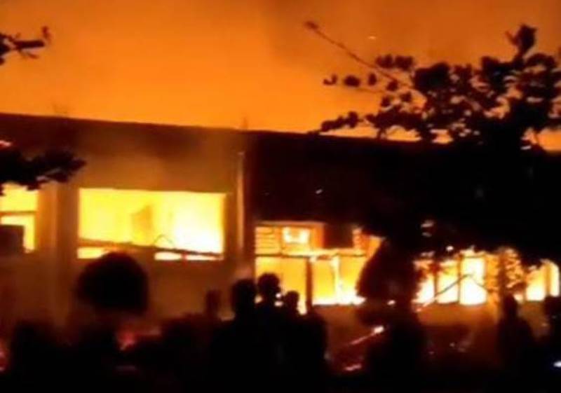 Baru Saja Terjadi, Gedung SMKN 5 Bengkulu Utara Dilalap Si Jago Merah,  Petugas  Berjibaku Memadamkan Api
