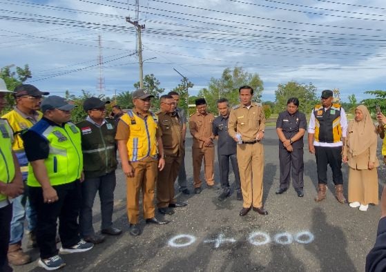 Titik Nol Peningkatan Jalan 2 Jalur di Padang Kempas oleh Bupati dan Wakil Bupati Kaur