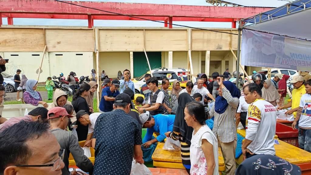 Ribuan Warga Bengkulu Bahagia Mendapat Ikan Gratis dari Rohidin-Meriani