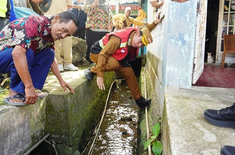 Walikota  Bengkulu Masuk  Gorong-Gorong di  Sumur Meleleh