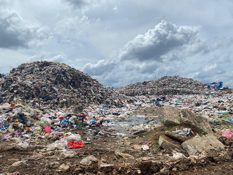 Tak Ada Pilihan Lain, Pemulung Ini Mengharap Secercah Harapan Hidup di Balik TPA Sampah di Air Sebakul