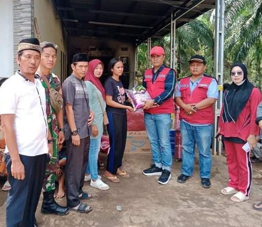 Dinsos Bengkulu Utara Salurkan Bantuan untuk Korban Kebakaran