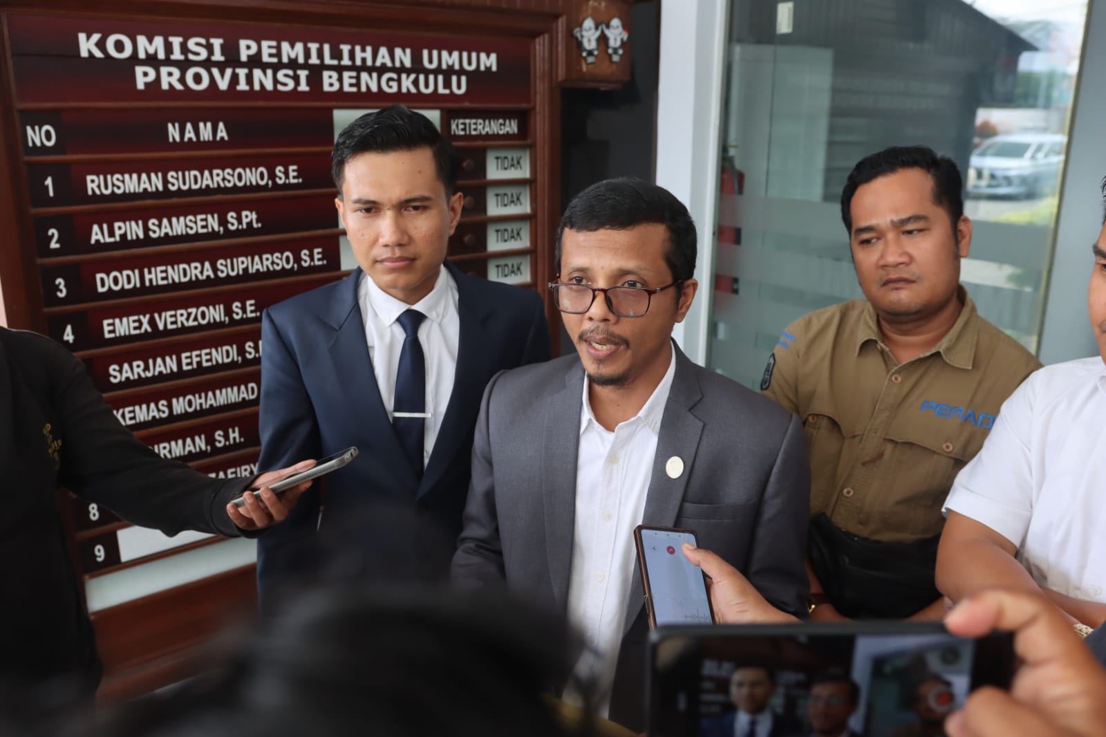 Tim Hukum Romer Pastikan Pencalonan Sah, Pendukung Romer Fokus Menjemput Kemenangan Pilkada 2024