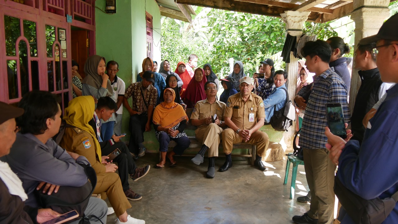 Warga Desa Padang Kuas Resah Radiasi dan Dampak SUTT, ESDM Provinsi Bengkulu dan Ahli Lakukan Penelitian 