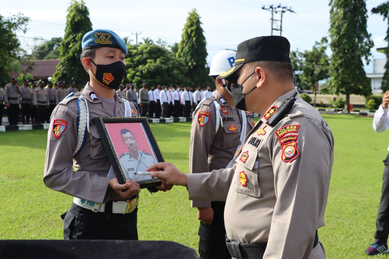 Personel Polres Bengkulu Selatan Diberhentikan Tidak Hormat