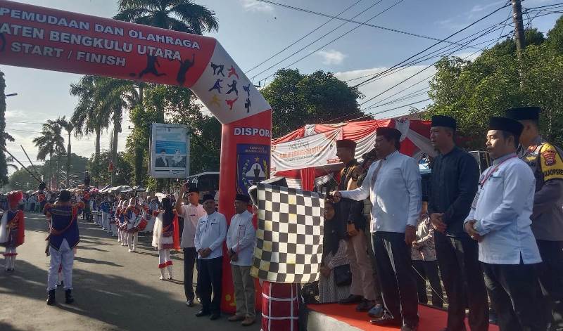 Bupati Mian Lepas Pawai Ta'aruf dan Buka Pasar Rakyat Dalam Momentum MTQ ke XXXVI Tingkat Provinsi Bengkulu