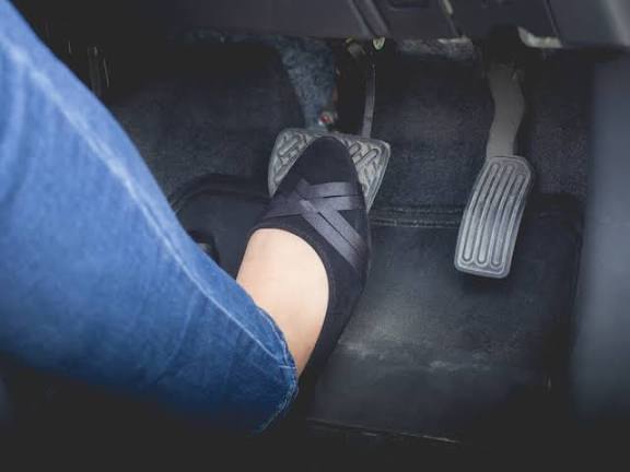 Jarak Pengereman Mobil Bertambah? Ini Penyebab yang Perlu Diwaspadai