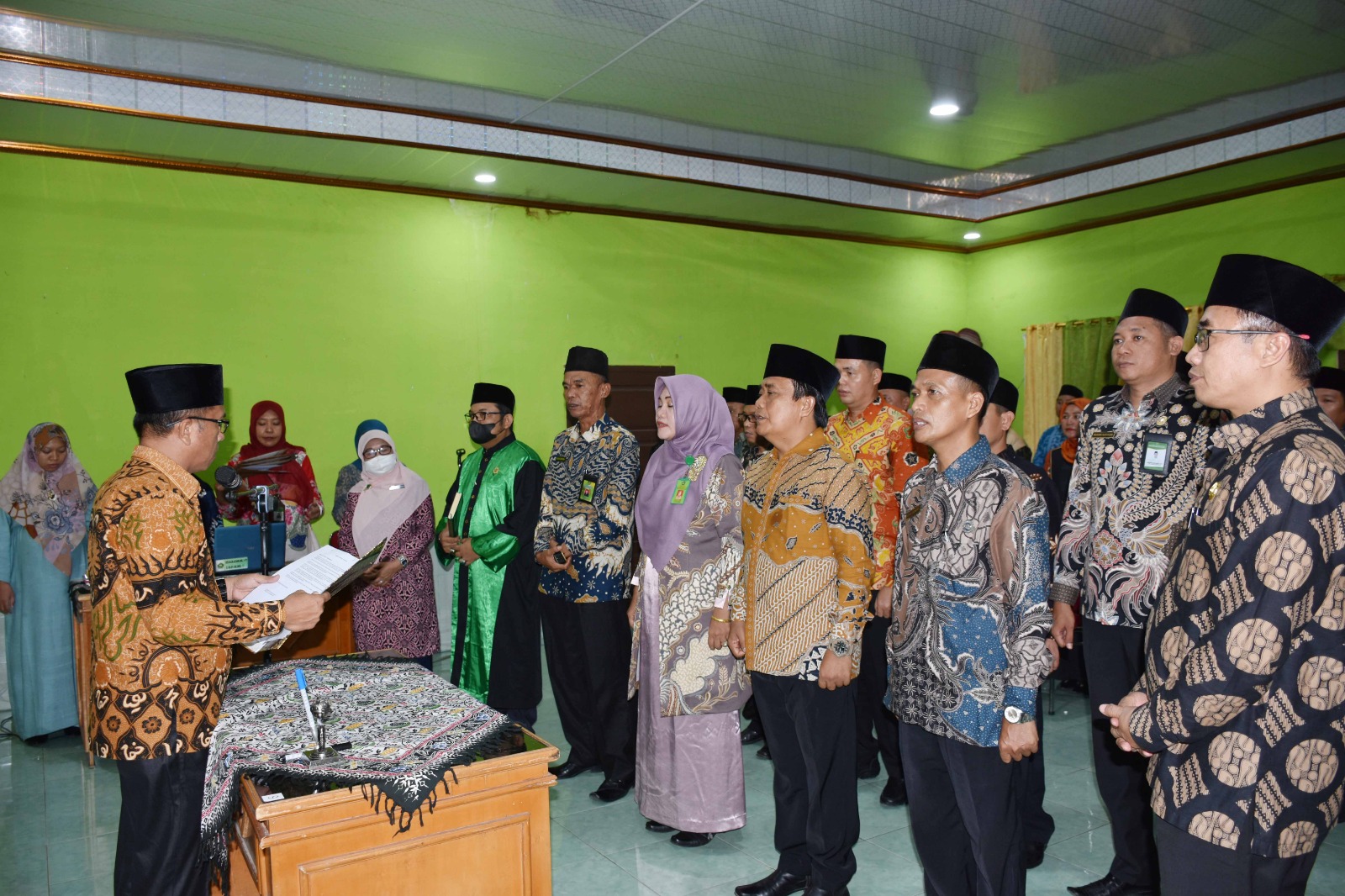  Kakan Kemenag Kota Bengkulu Lantik 8 Pejabat, 4 Diantaranya Kepala Madrasah