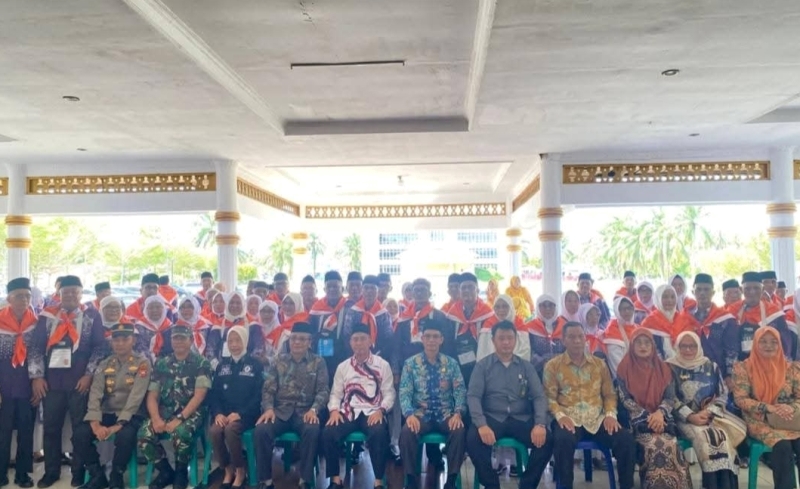 Sekda Sukarni Dunip  Lepaskan JCH Bengkulu Selatan, Berangkat  5 Mei 2025