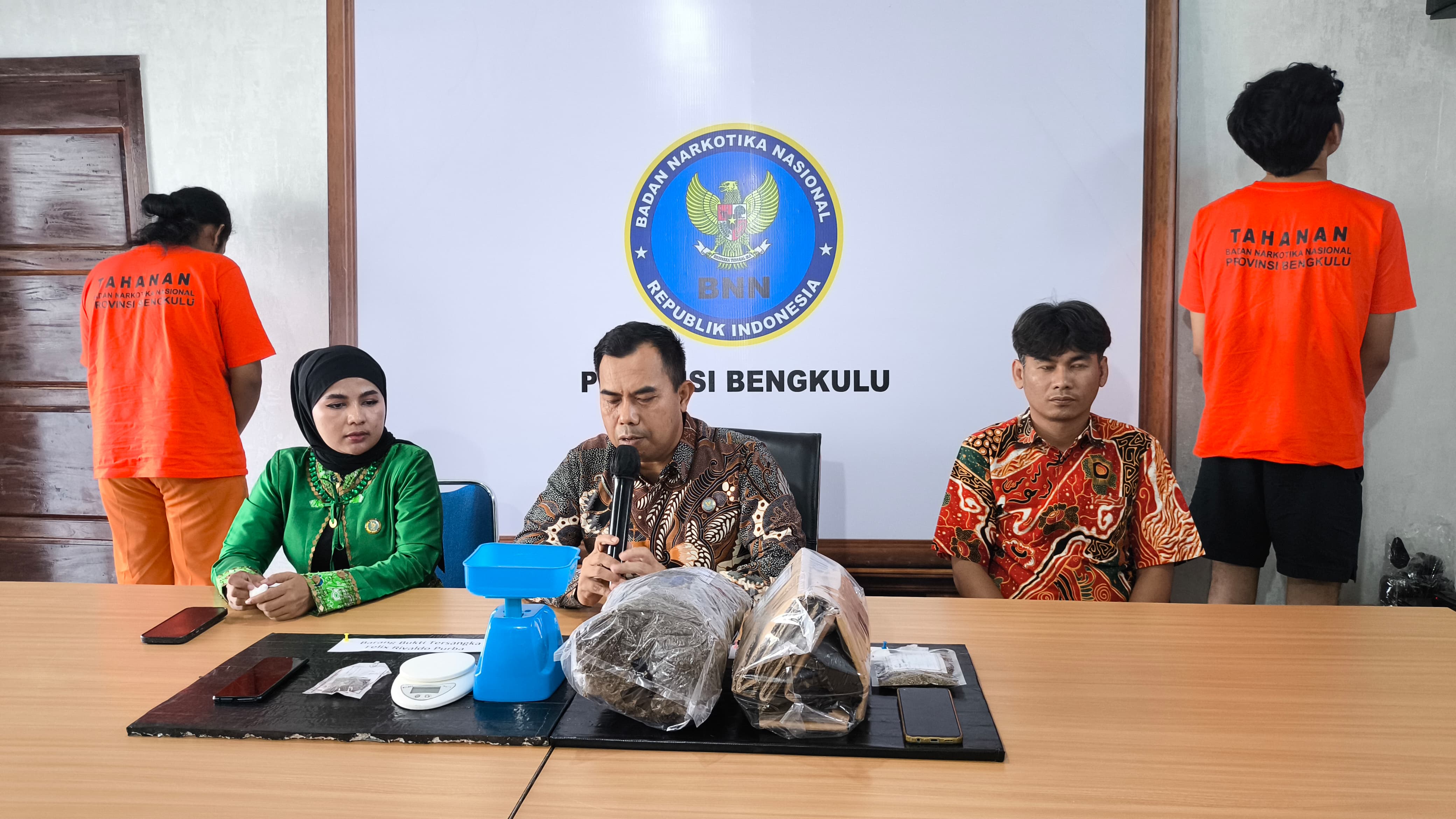 2 Mahasiswa Asal Sumatera Utara dan Barang Bukti 2,1 Kg Ganja Asal Medan Diamankan