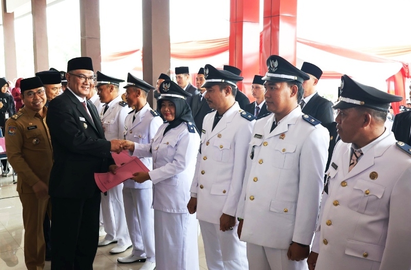 Penjabat Bupati Bengkulu Tengah Kukuhkan Perpanjangan Masa Jabatan Ratusan Kades dan BPD 