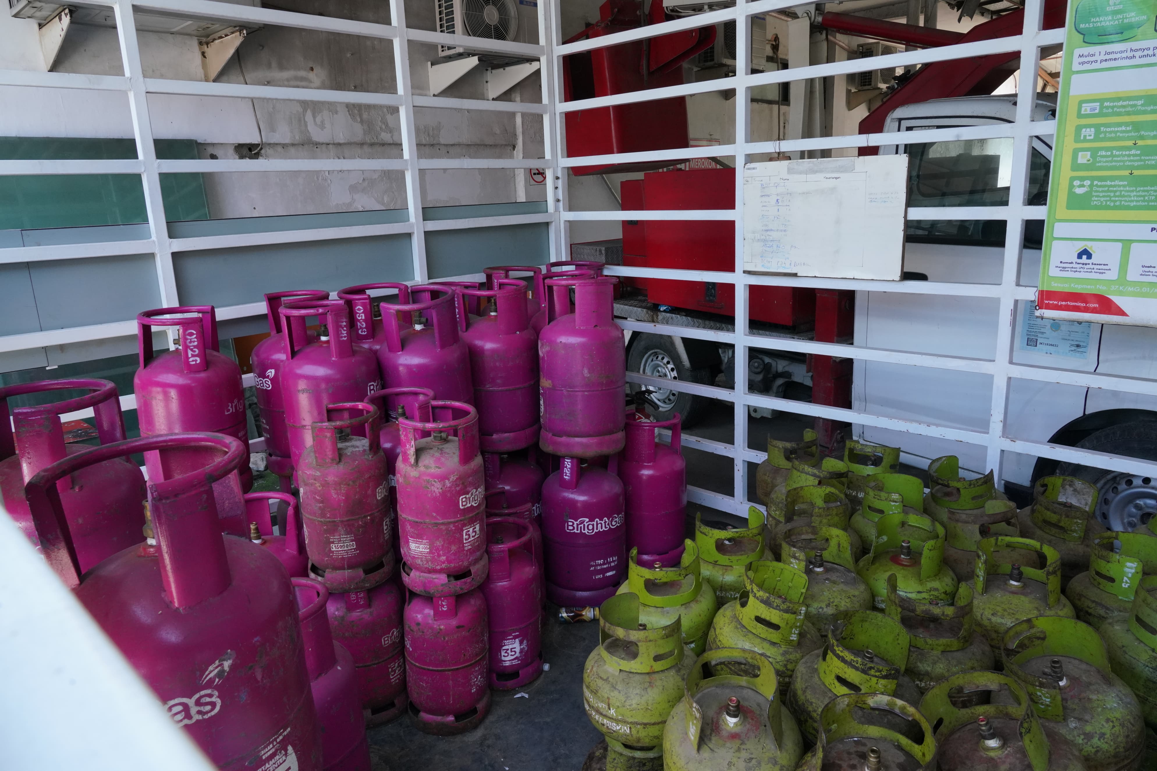 LPG 3 Kg Langka di Pangkalan Resmi Pertamina, Harga Melambung di Toko Kelontong