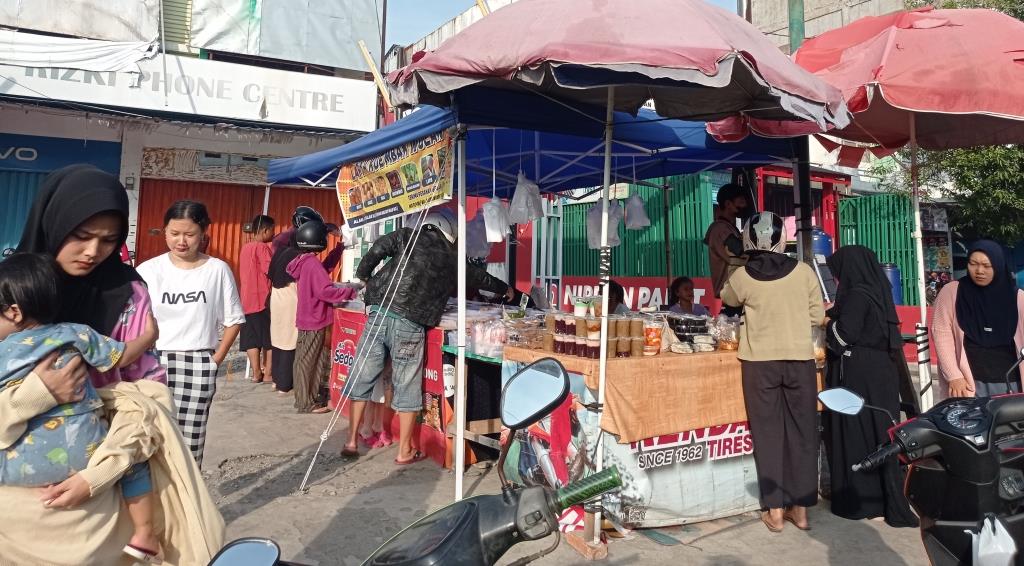 Puasa Hari Pertama, Suasana Pasar Kaget Panorama Kota Bengkulu Langsung Ramai Masyarakat Mencari Takjil 