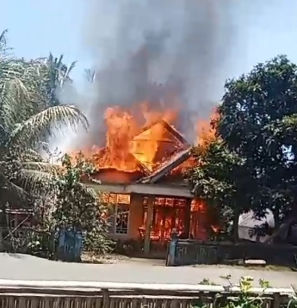 Rumah Warga Sawang Lebar Kebakaran, Persatuan Perangkat Desa Indonesia Bengkulu Utara Turun Tangan