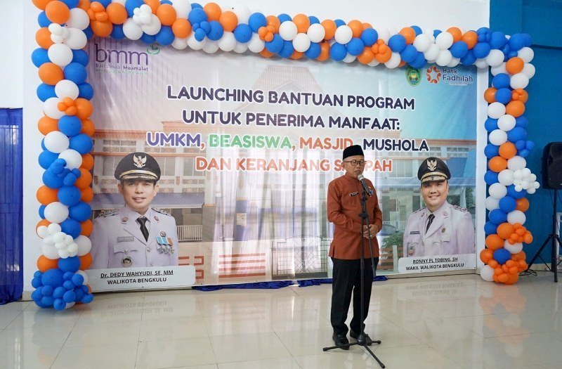 Penjabat Sekda Kota Bengkulu Launching Penyerahan Bantuan Program  Untuk Penerima Manfaat