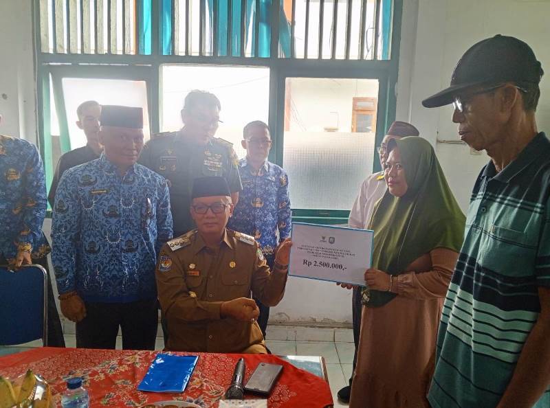 Warga Terdampak Pembangunan Pelabuhan Nusantara di Kaur Diberi Bantuan 