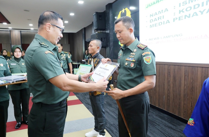 Kepala Staf Angkatan Darat Berikan Penghargaan kepada Dandim 0423 Bengkulu Utara 