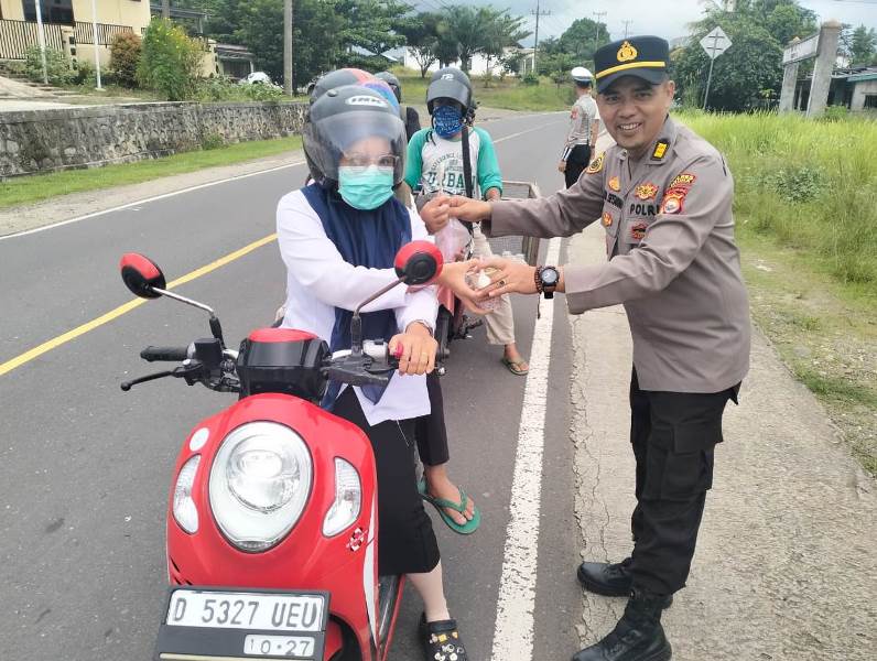  Polres  Bagikan Takjil dan Buka Bersama Insan Pers di Seluma