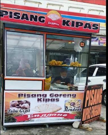 Lumayan Banyak Pembelinya, Goreng Pisang Kipas Enggano Mengoyang Lidah