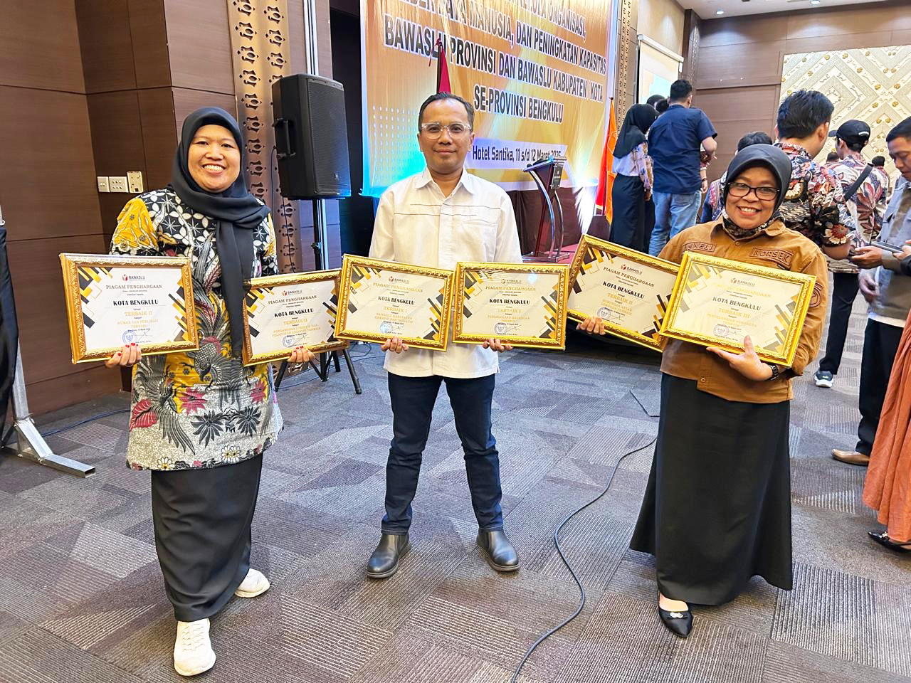 Bawaslu Kota Bengkulu Raih Enam Penghargaan 