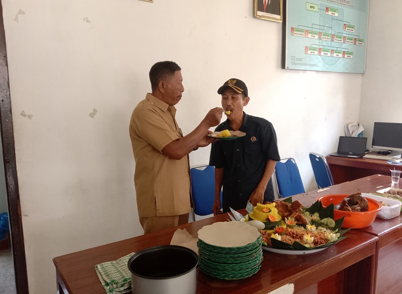 Perpanjangan Masa Bhakti,  Kepala Desa  dan BPD Peninjau Potong Tumpeng